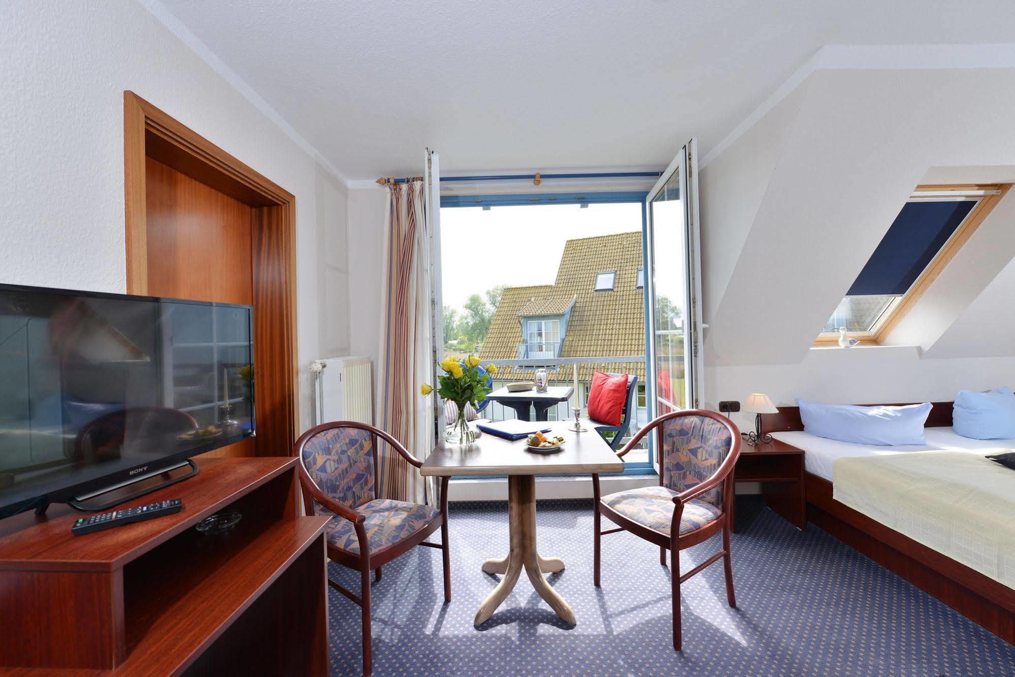 Hotel- & Ferienanlage Kapitaens-Haeuser Breege Kültér fotó
