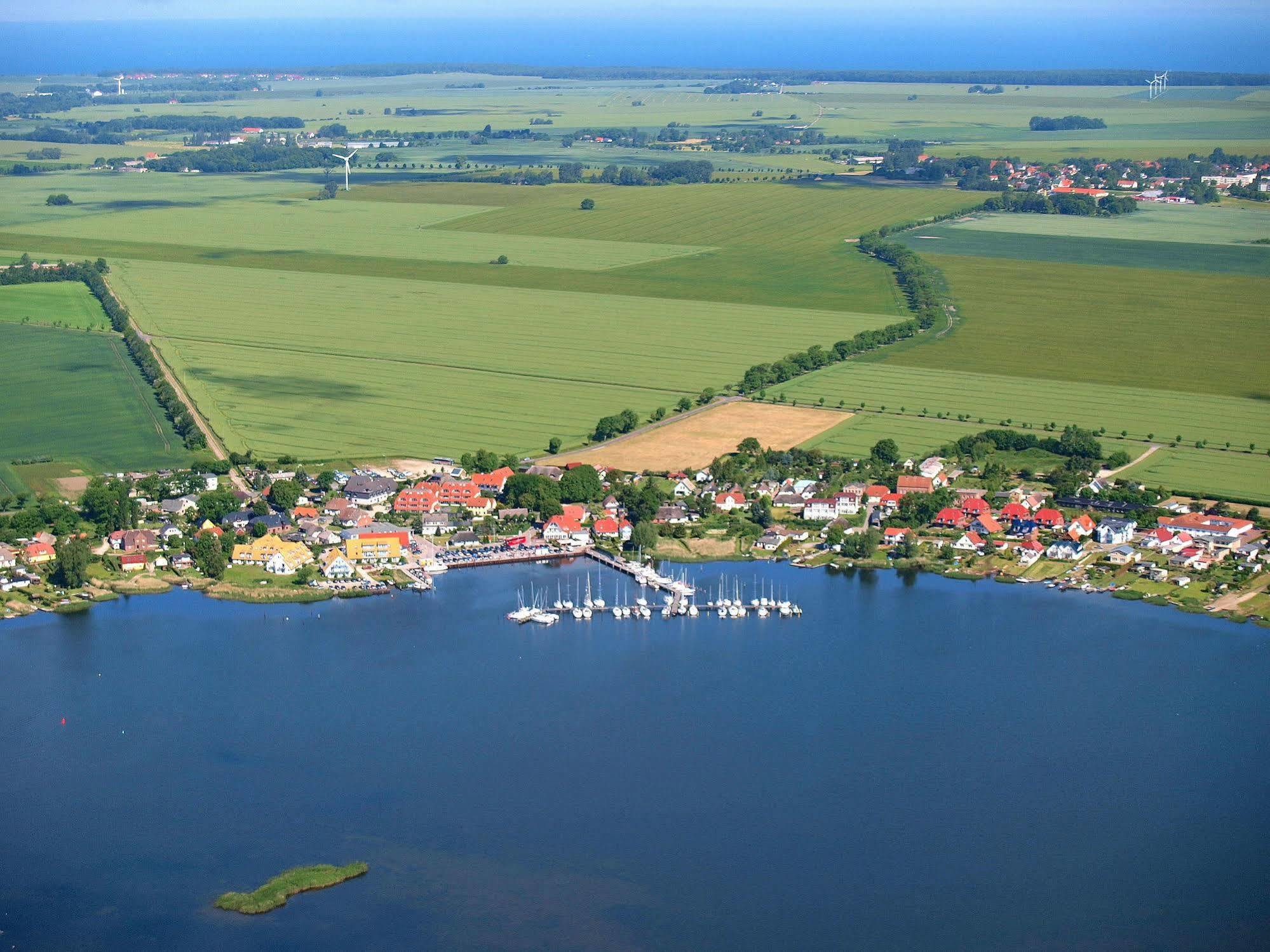 Hotel- & Ferienanlage Kapitaens-Haeuser Breege Kültér fotó